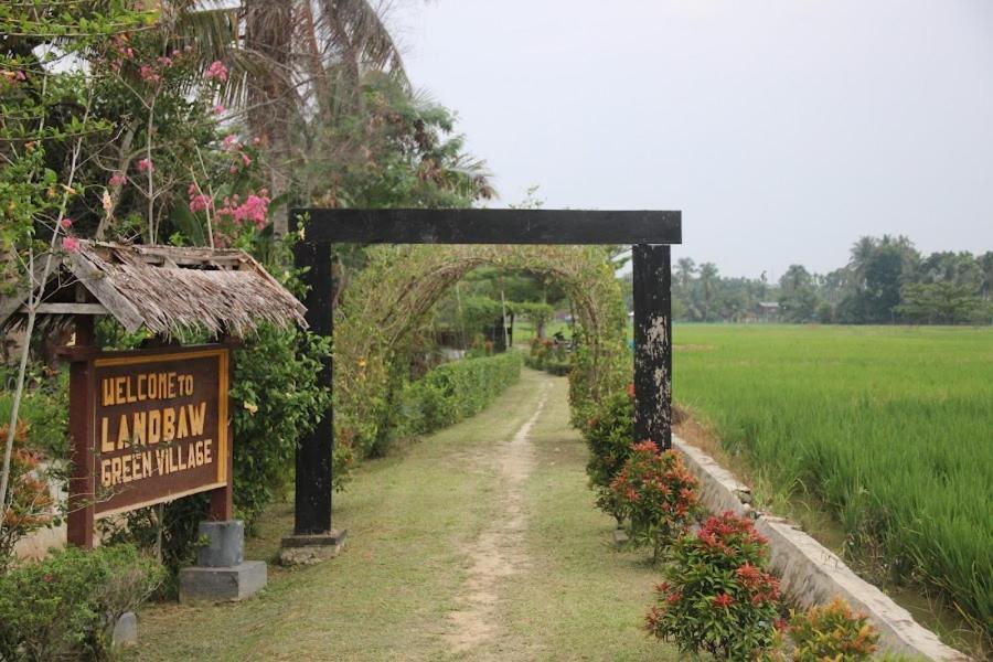 Ambow Homestay Jungle Trekking & Village Tour Букит-Лаванг Экстерьер фото
