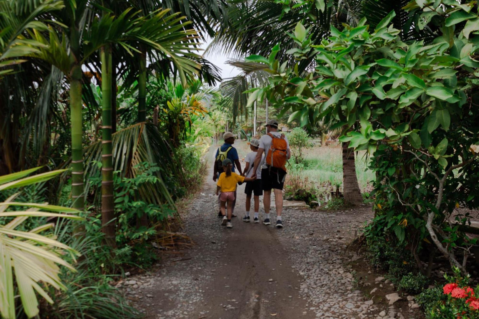 Ambow Homestay Jungle Trekking & Village Tour Букит-Лаванг Экстерьер фото