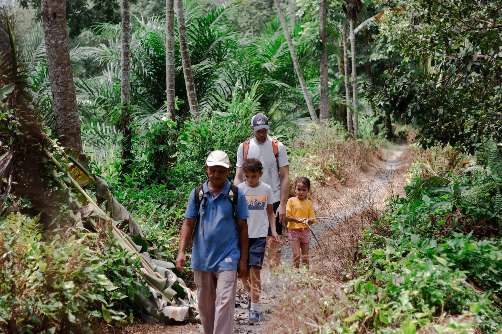 Ambow Homestay Jungle Trekking & Village Tour Букит-Лаванг Экстерьер фото
