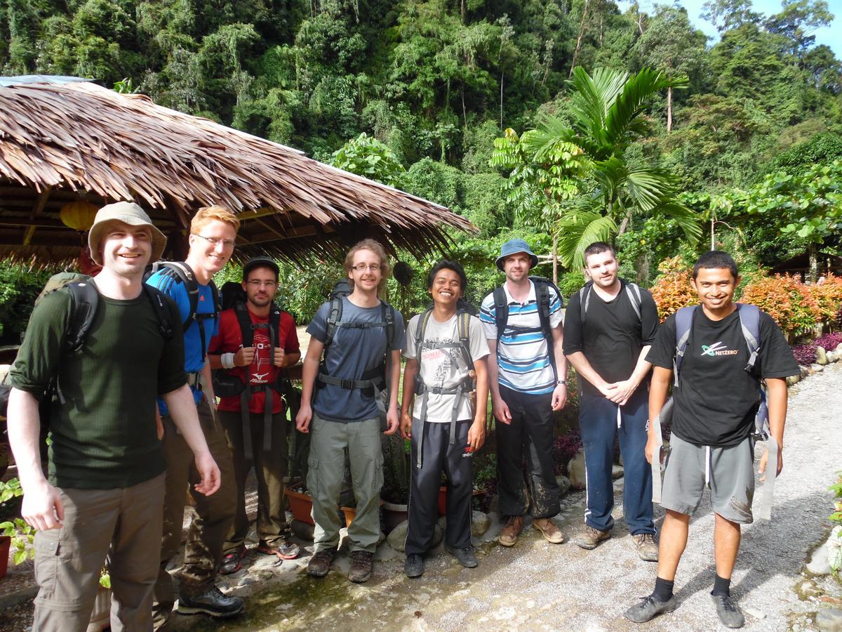 Ambow Homestay Jungle Trekking & Village Tour Букит-Лаванг Экстерьер фото