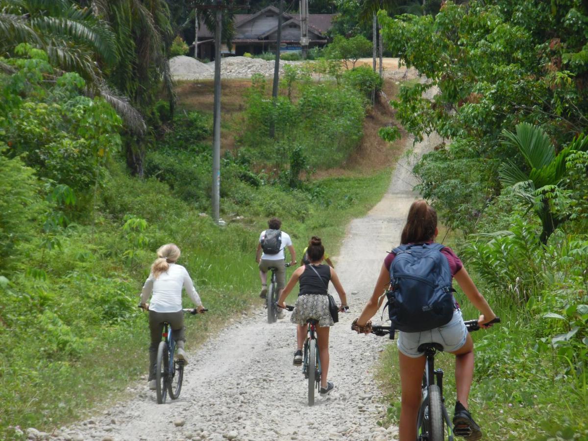 Ambow Homestay Jungle Trekking & Village Tour Букит-Лаванг Экстерьер фото
