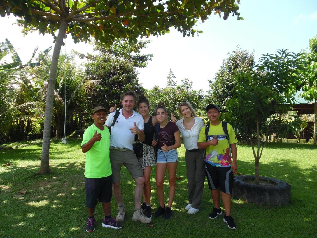 Ambow Homestay Jungle Trekking & Village Tour Букит-Лаванг Экстерьер фото