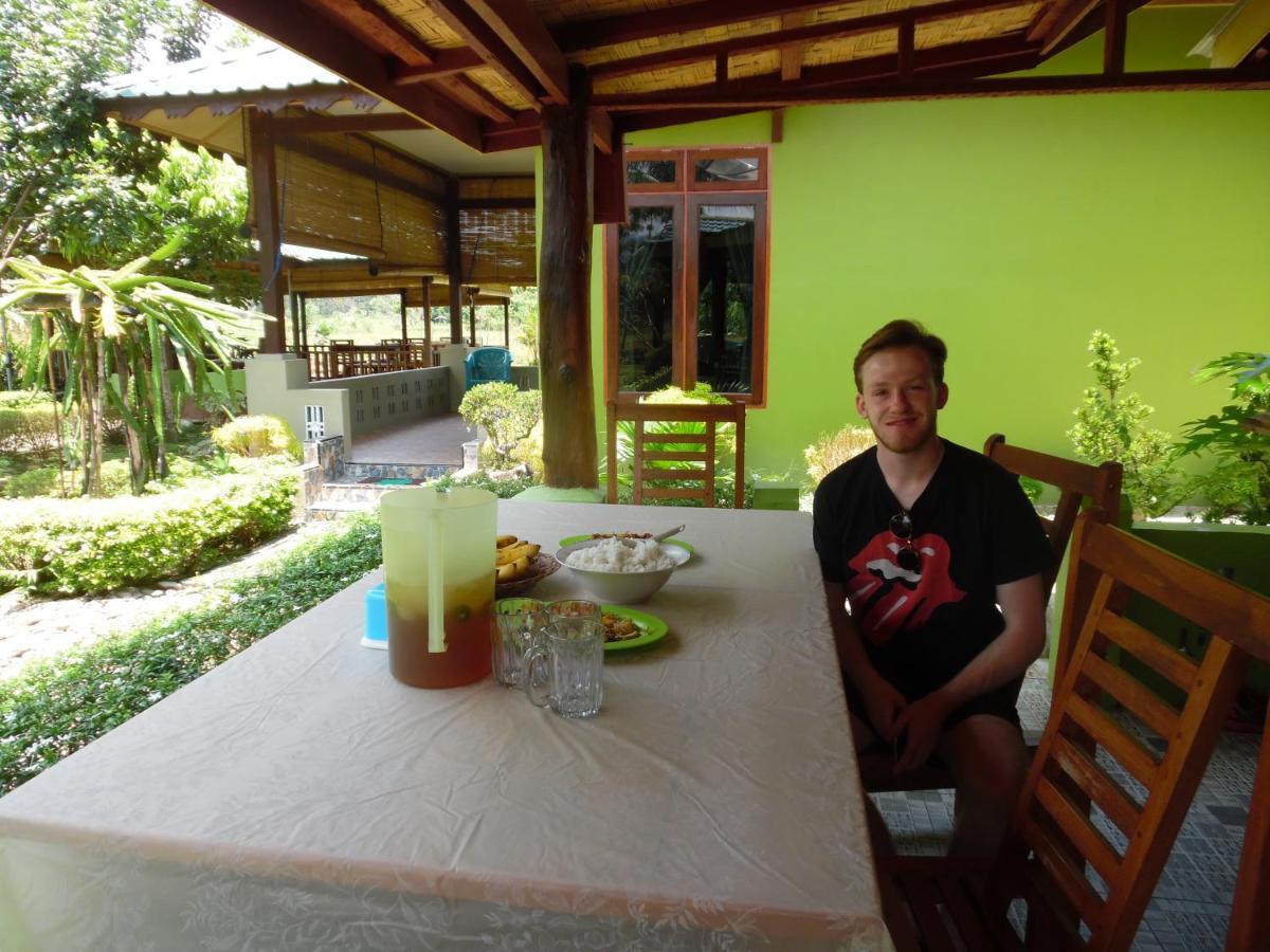Ambow Homestay Jungle Trekking & Village Tour Букит-Лаванг Экстерьер фото
