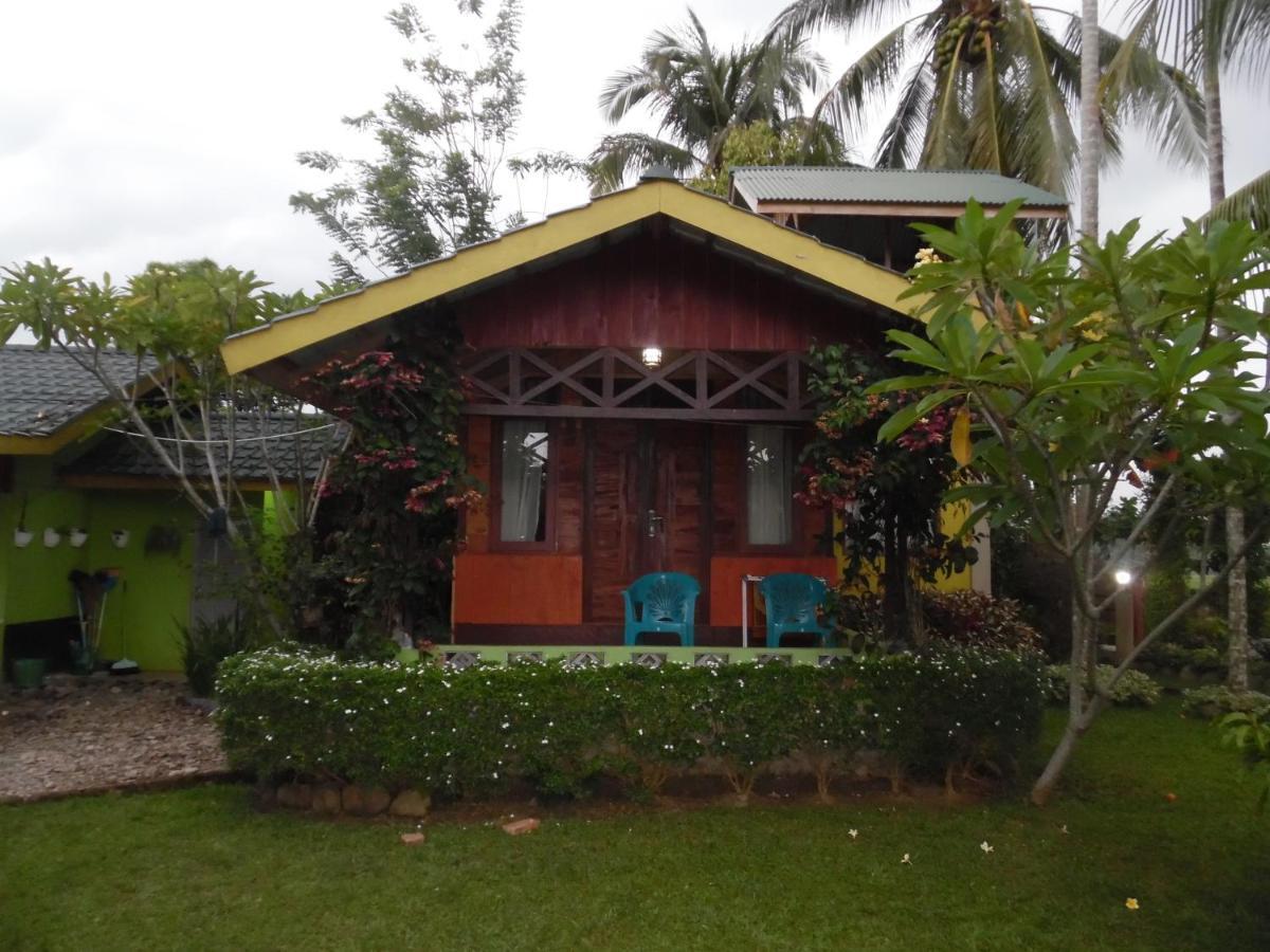 Ambow Homestay Jungle Trekking & Village Tour Букит-Лаванг Экстерьер фото