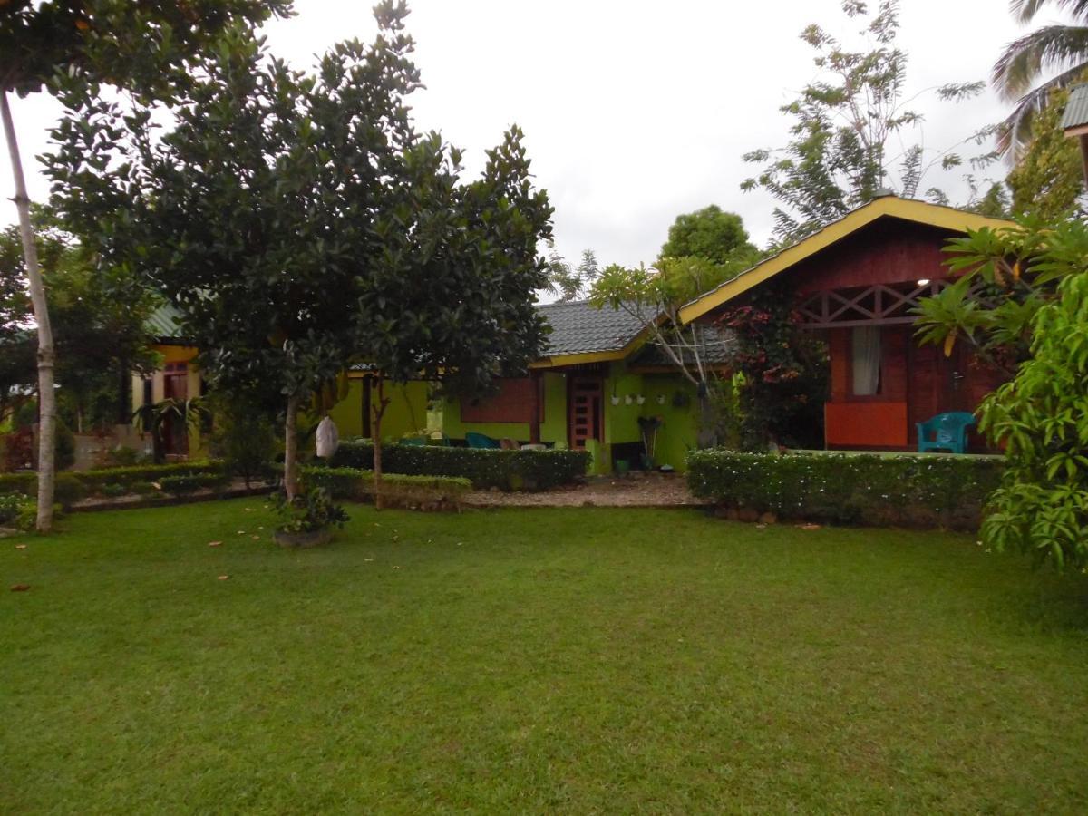 Ambow Homestay Jungle Trekking & Village Tour Букит-Лаванг Экстерьер фото